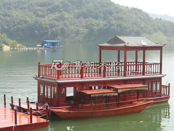 雙層水庫景區(qū)畫舫船
